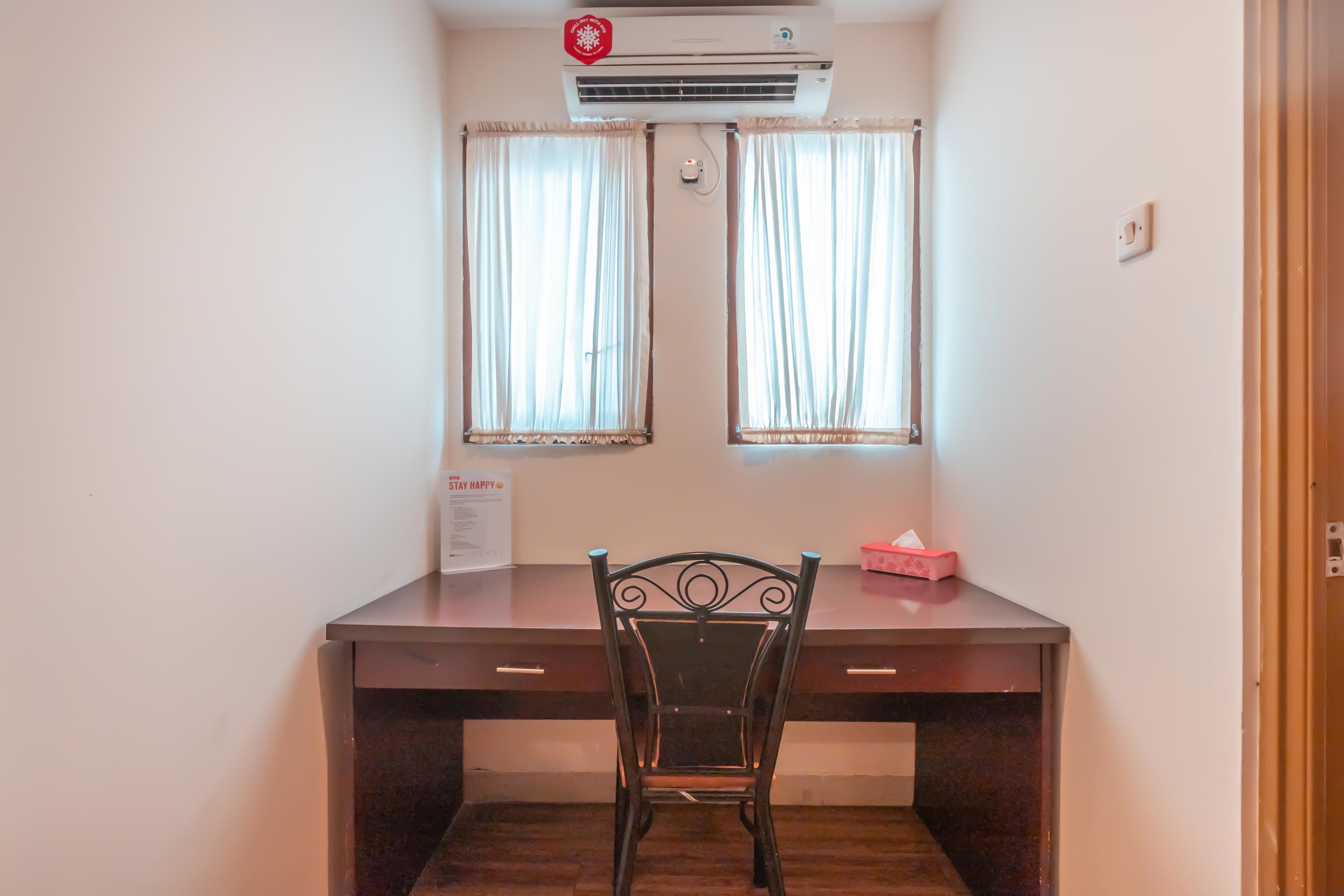 Vaccinated Staff - Oyo Flagship 2131 Hotel Binong Tangerang Exterior photo