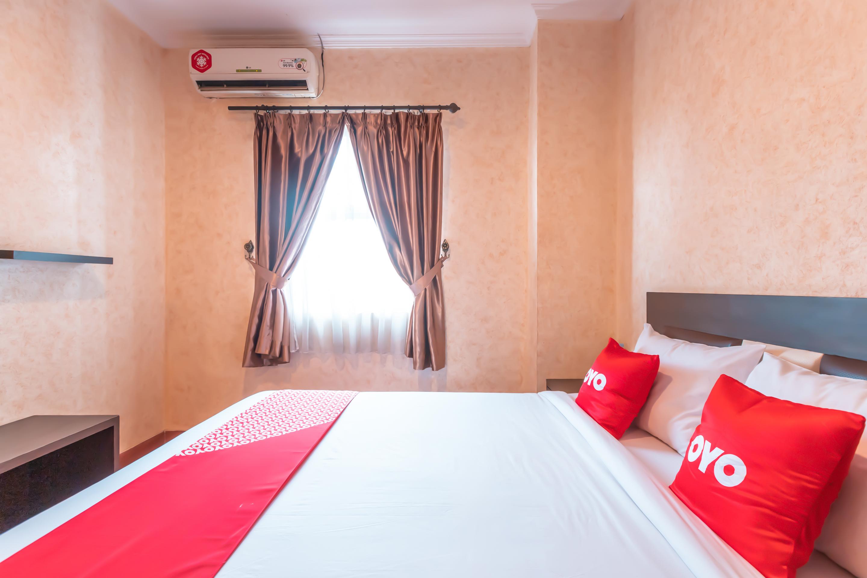 Vaccinated Staff - Oyo Flagship 2131 Hotel Binong Tangerang Exterior photo
