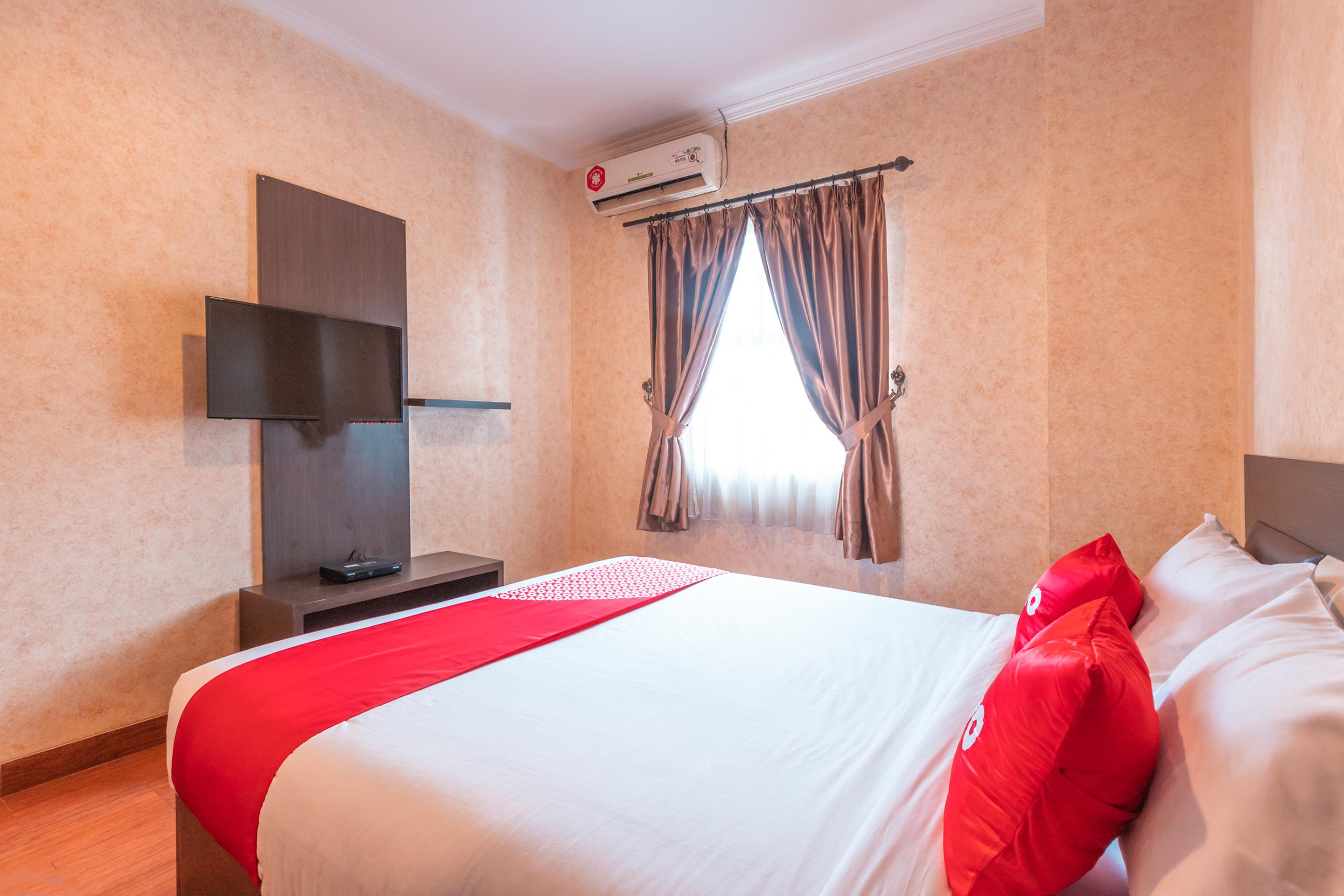 Vaccinated Staff - Oyo Flagship 2131 Hotel Binong Tangerang Exterior photo