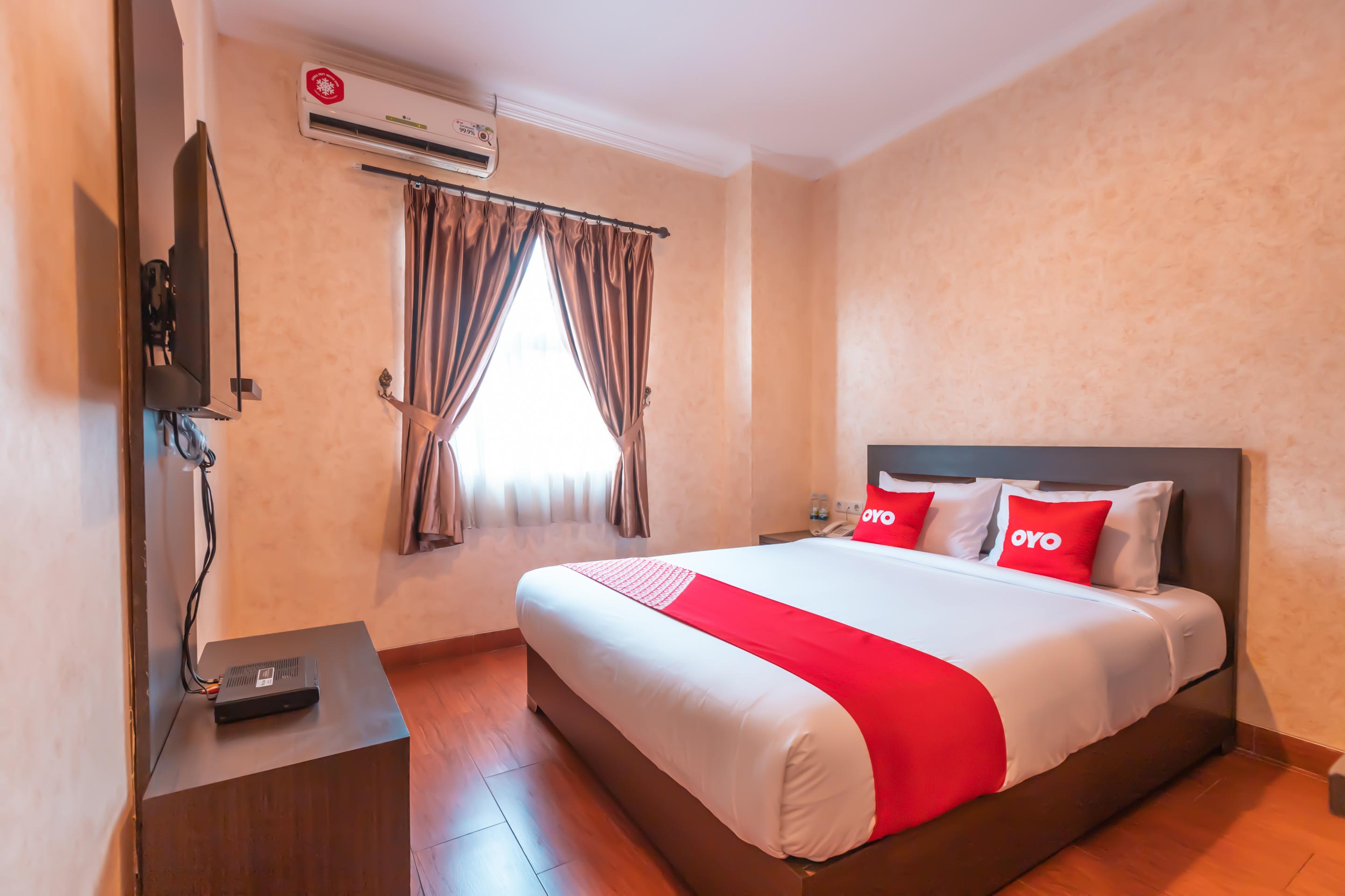Vaccinated Staff - Oyo Flagship 2131 Hotel Binong Tangerang Exterior photo