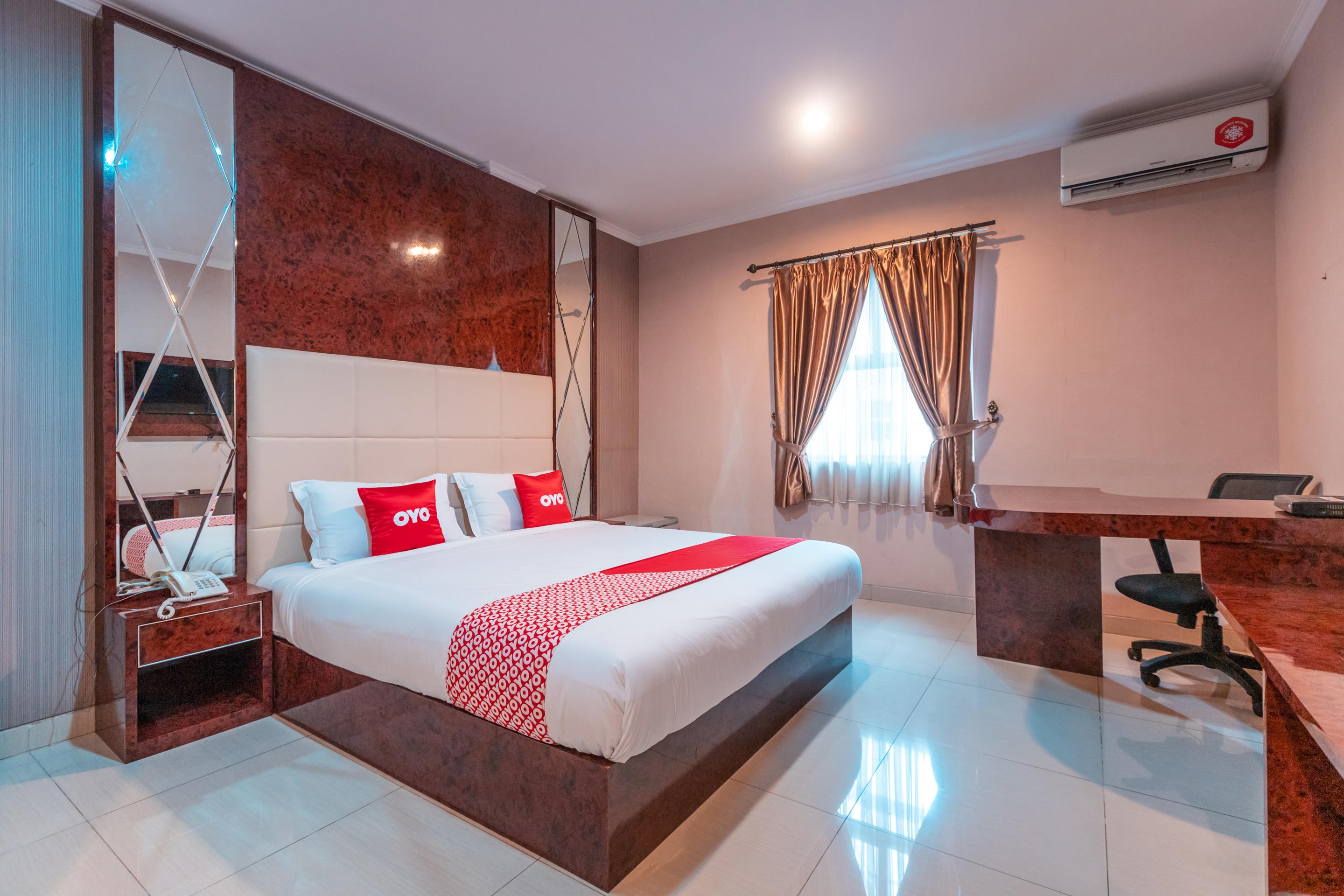 Vaccinated Staff - Oyo Flagship 2131 Hotel Binong Tangerang Exterior photo