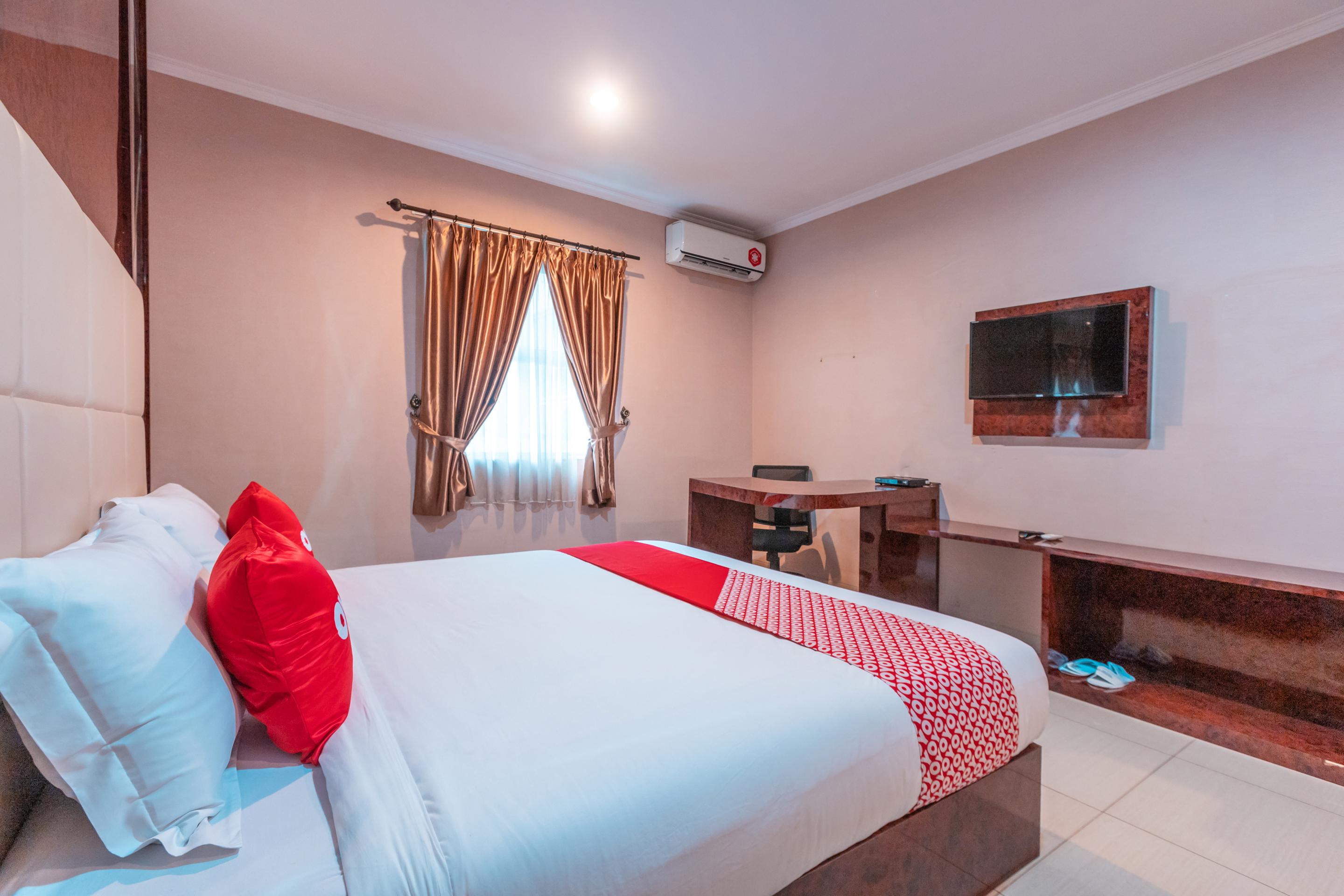 Vaccinated Staff - Oyo Flagship 2131 Hotel Binong Tangerang Exterior photo