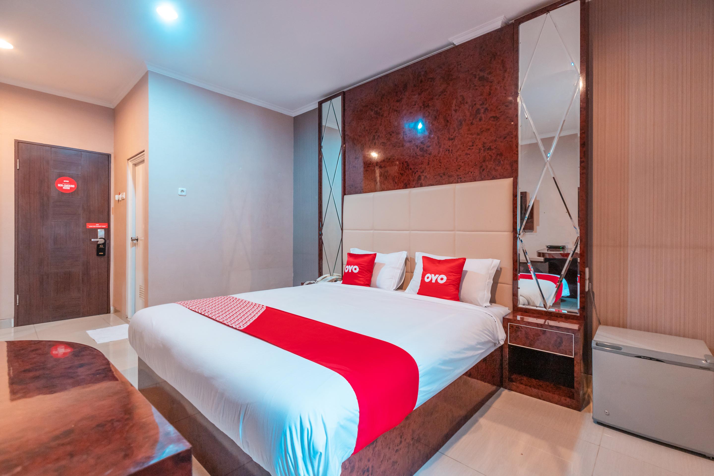 Vaccinated Staff - Oyo Flagship 2131 Hotel Binong Tangerang Exterior photo