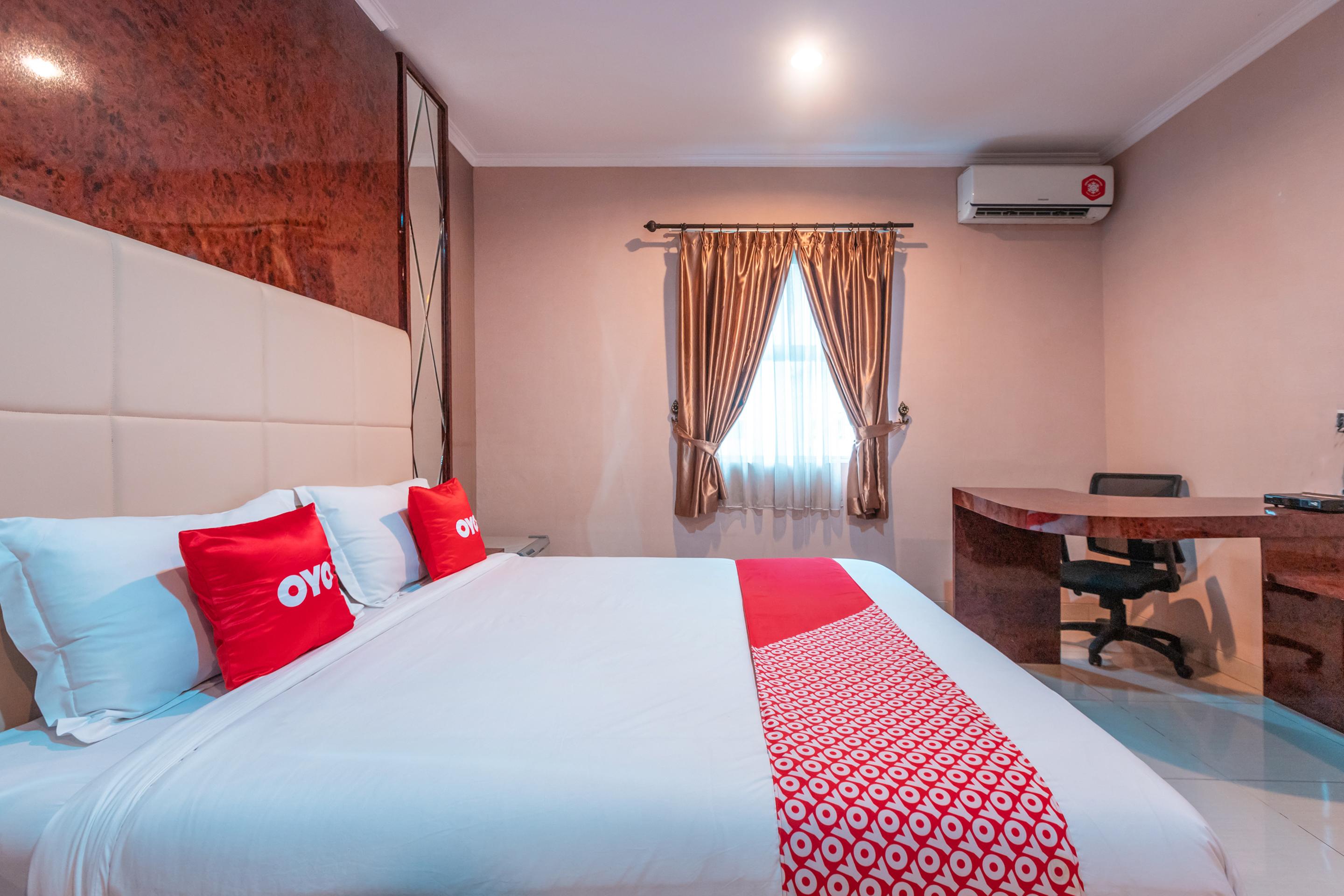 Vaccinated Staff - Oyo Flagship 2131 Hotel Binong Tangerang Exterior photo