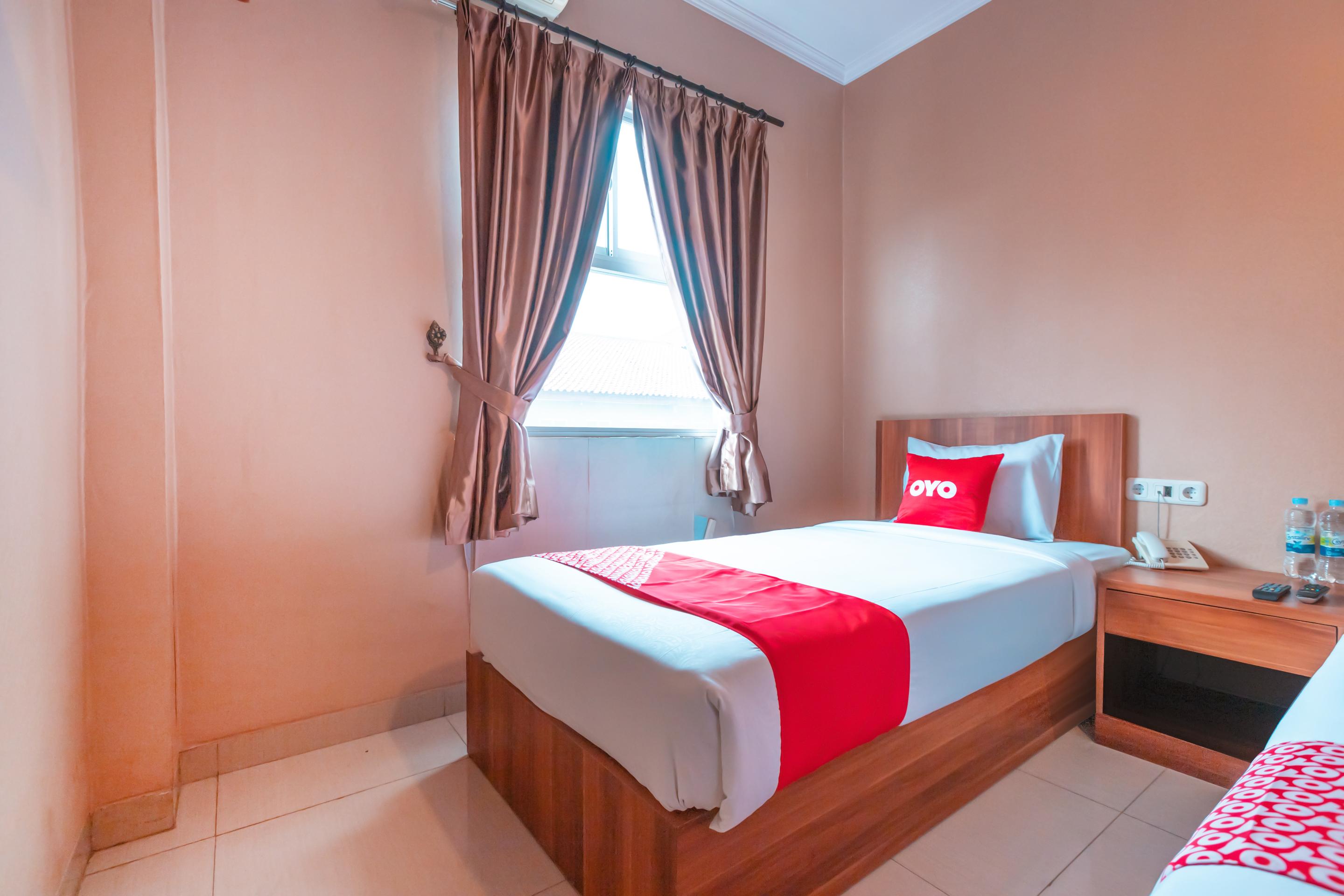 Vaccinated Staff - Oyo Flagship 2131 Hotel Binong Tangerang Exterior photo