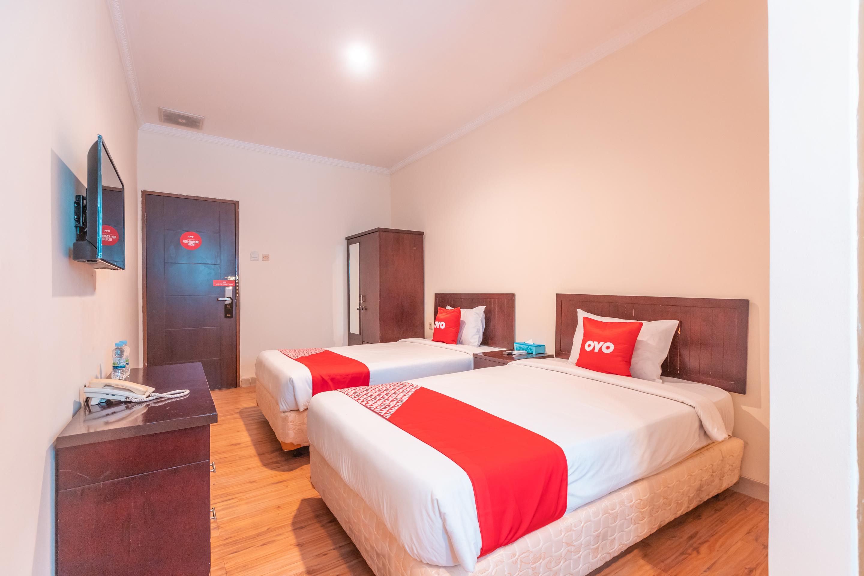 Vaccinated Staff - Oyo Flagship 2131 Hotel Binong Tangerang Exterior photo