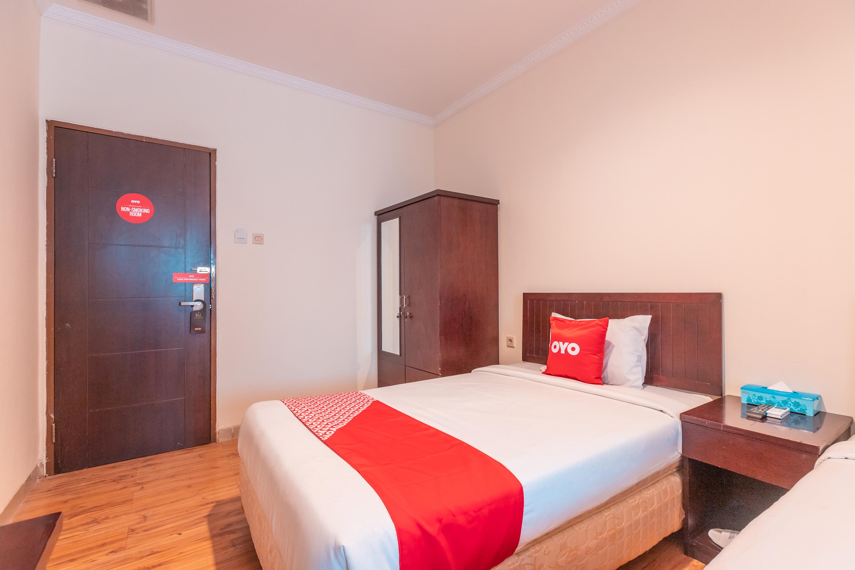 Vaccinated Staff - Oyo Flagship 2131 Hotel Binong Tangerang Exterior photo